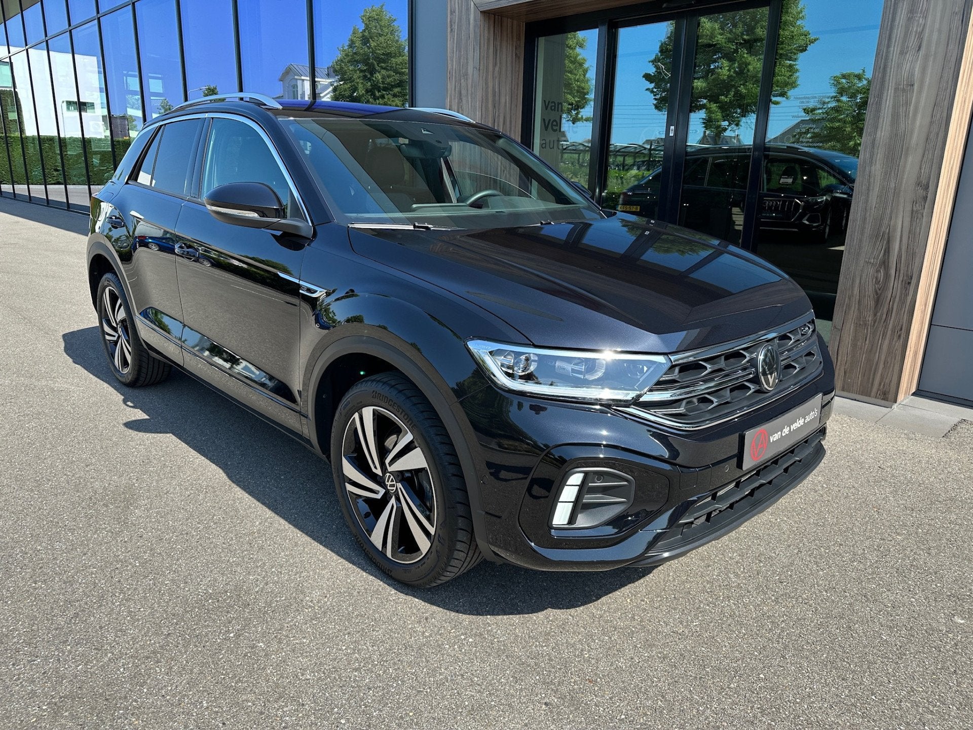 Volkswagen T-Roc 1.5 TSI 150pk DSG R-Line | Camera | Keyless, Auto's, Volkswagen, 12 maanden, 1258 kg, Zwart, 4 cilinders
