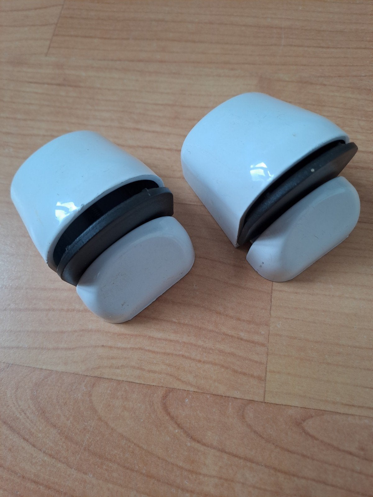 2x Witte metalen Bevestigingsbeugels, Ophalen of Verzenden, Gebruikt, Wit, Metaal