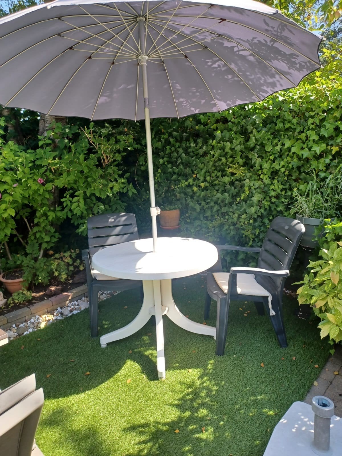 tuinset  met parasol - Grijs/Wit Hartman, Ophalen, Gebruikt, Kunststof, 2 zitplaatsen