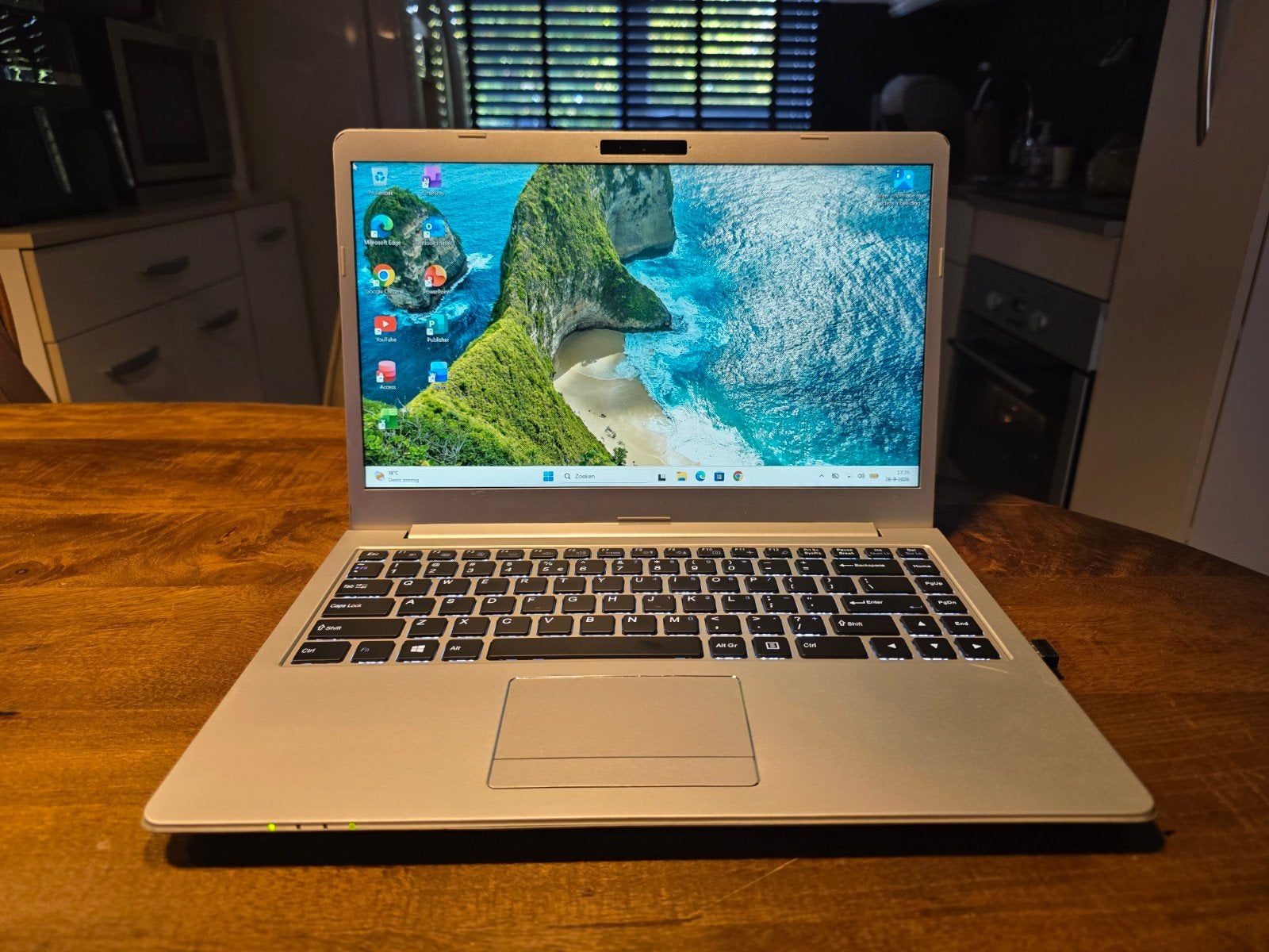 BTO/ i5-8250U |16GB RAM | 256GB//W11/Office |14 inch |Hdmi, 256 GB, 2 tot 3 Ghz, Qwerty, 14 inch