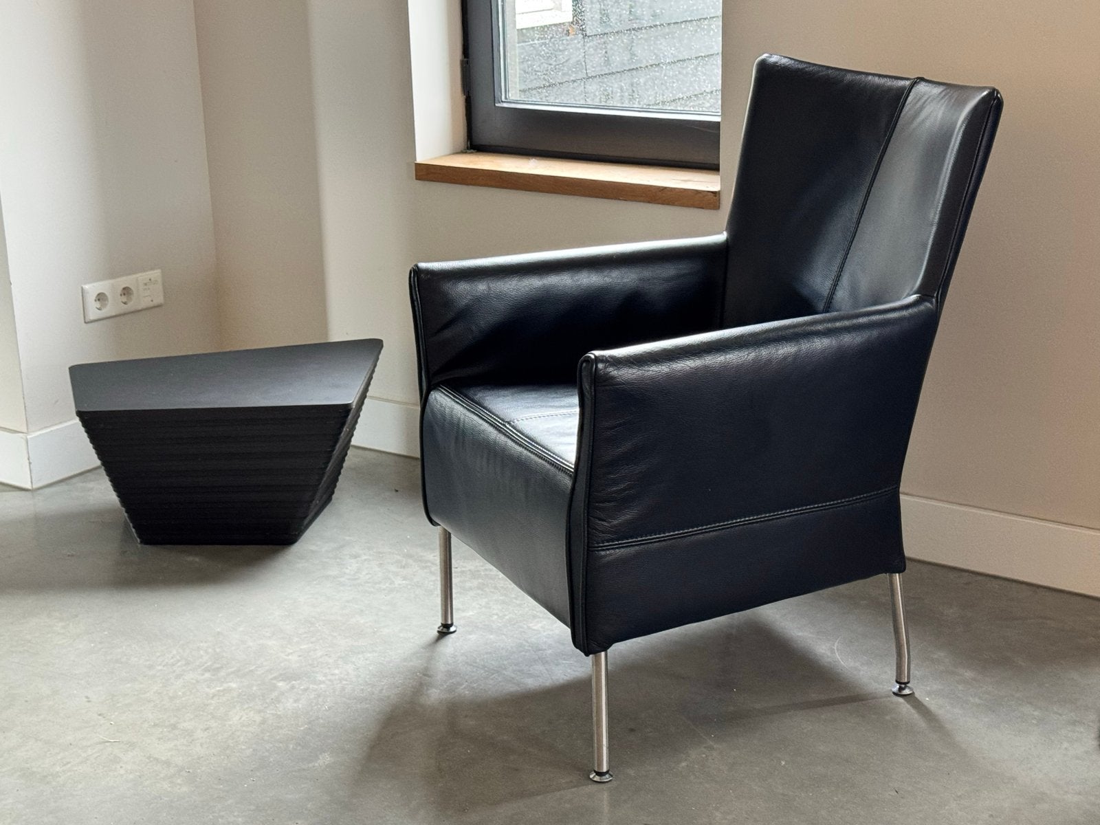 Leren fauteuil- Zwart- breed en diep model