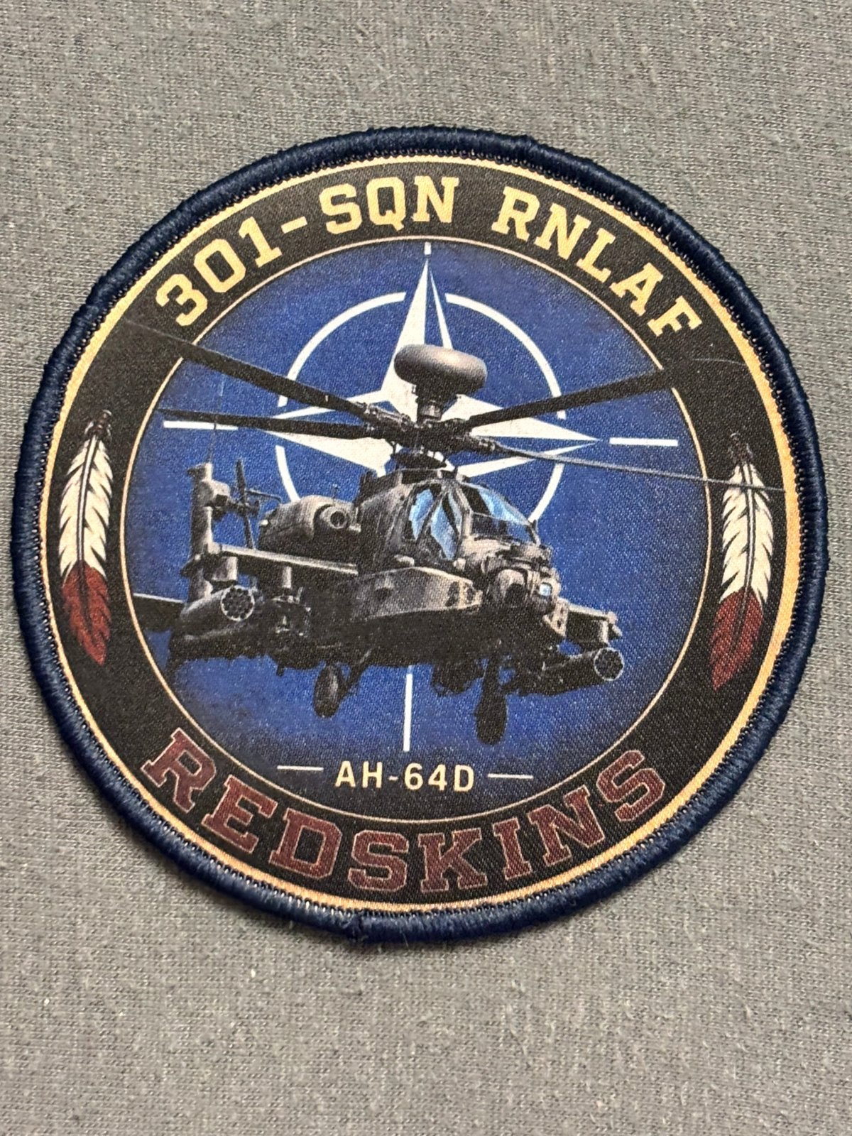 Embleem 301 SQN RNLAF AH-64 apache redskins, Verzamelen, Militaria | Algemeen, Verzenden, Luchtmacht, Nederland, Embleem of Badge