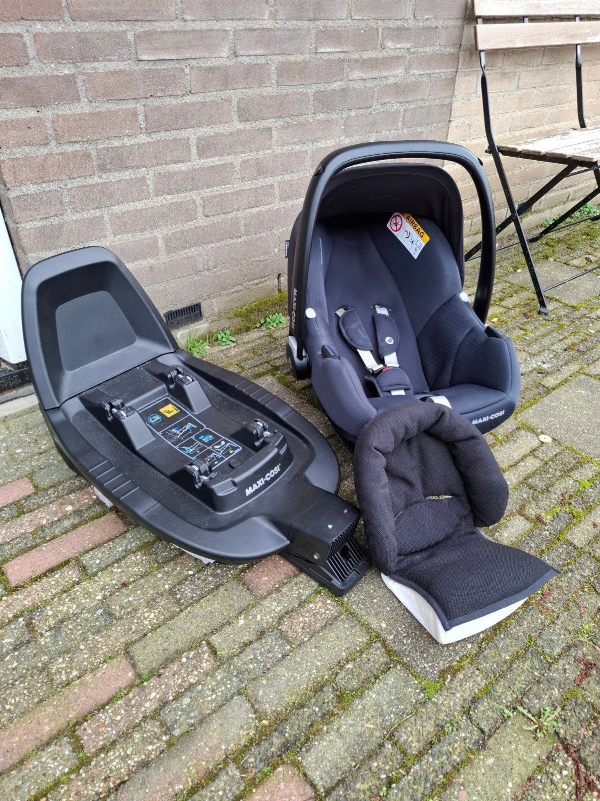 Set uit maxi cosi, Base en newborn insert, Kinderen en Baby's, Autostoeltjes, Autogordel of Isofix, Zo goed als nieuw, Maxi-Cosi