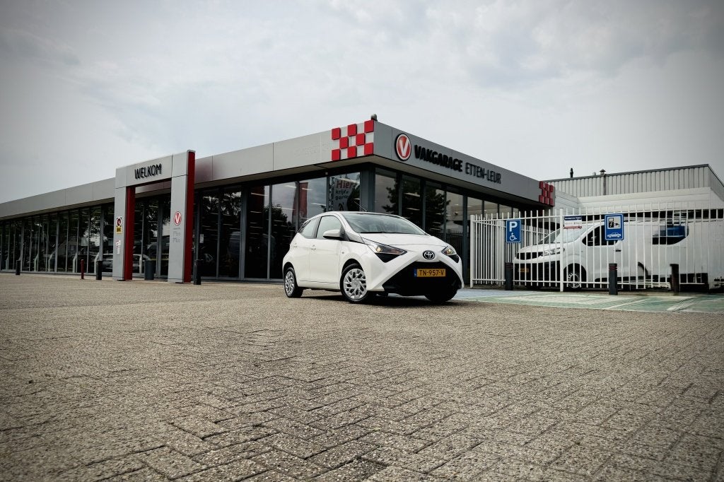 Toyota Aygo 1.0 VVT-i x-play | CAMERA | CARPLAY + ANDROID, Auto's, Voorwielaandrijving, 12 maanden, Stof, Euro 6