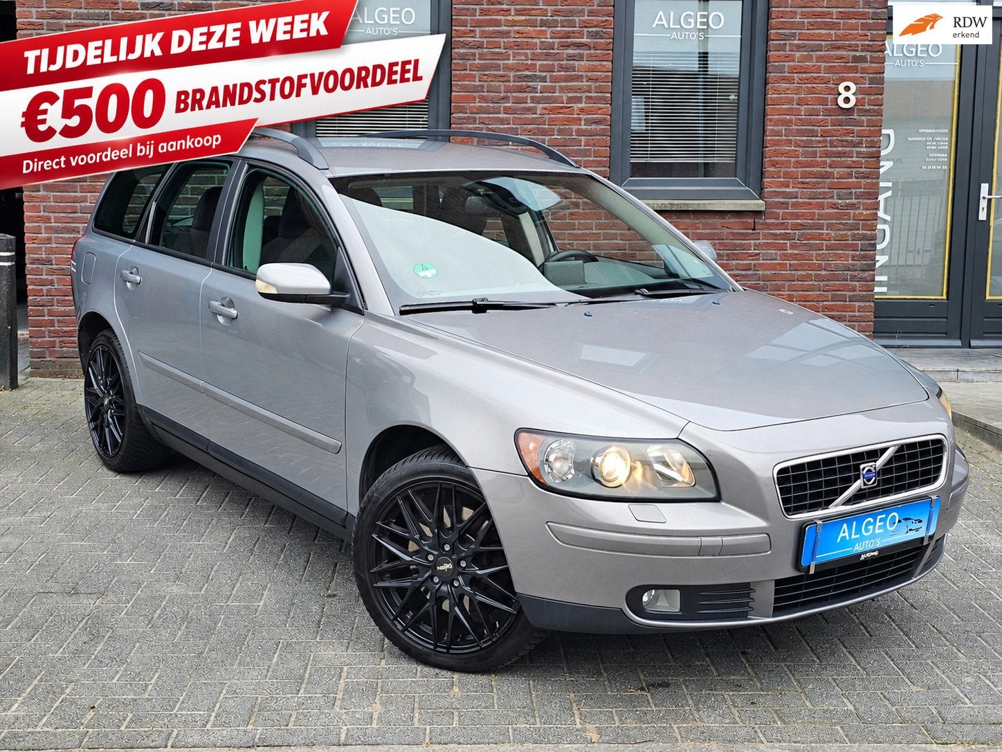 Volvo V50 2.5 T5 AWD Momentum / Automaat / 220pk / Zeer nett, Auto's, Gebruikt, Leder en Stof, 2521 cc, 10 km/l