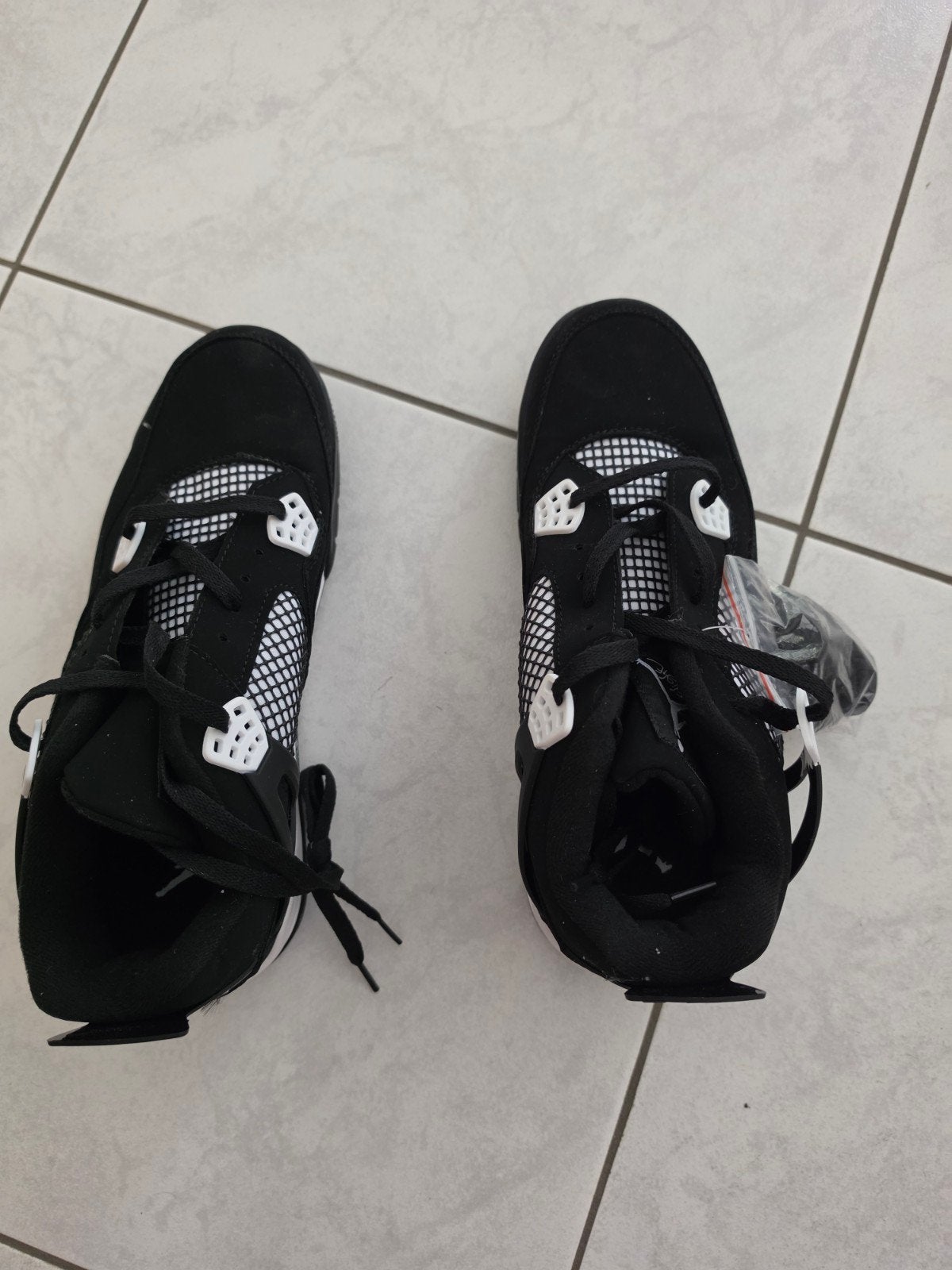 Nike Air Jordan 4 Retro Zwart/Wit - Maat 46, Kleding | Heren, Nike Jordan, Zwart, Nieuw, Ophalen of Verzenden