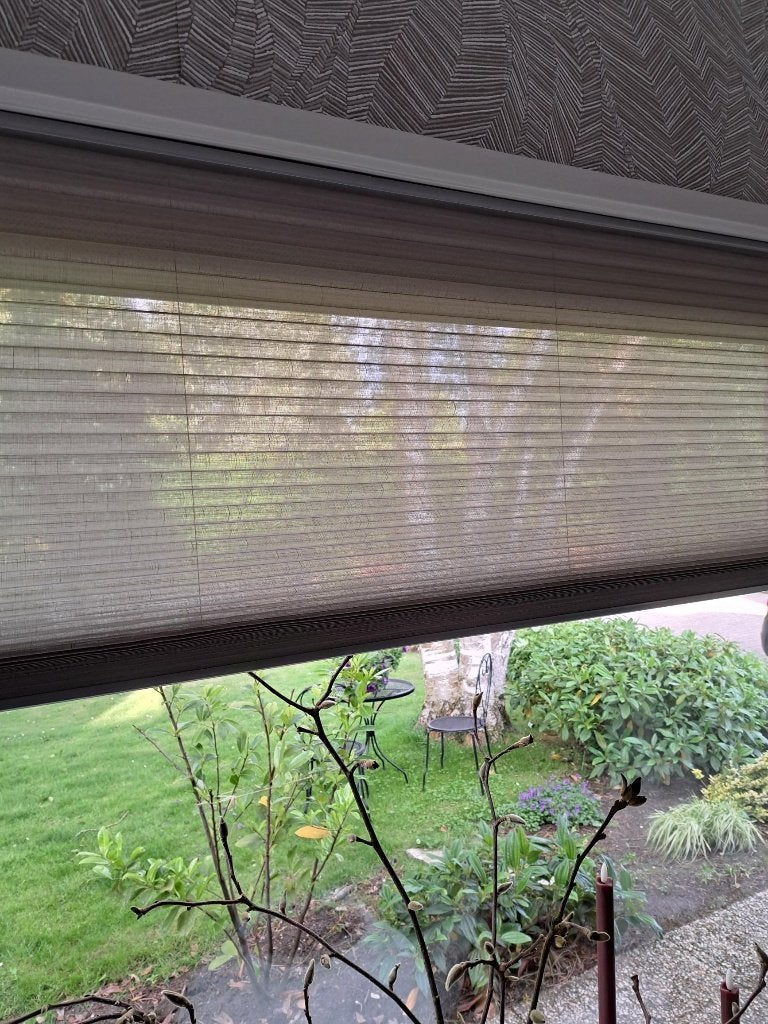 Prachtige Luxaflex plissé duettes, lichtgrijs/greige, 139 cm, Huis en Inrichting, Stoffering | Gordijnen en Lamellen, Ophalen