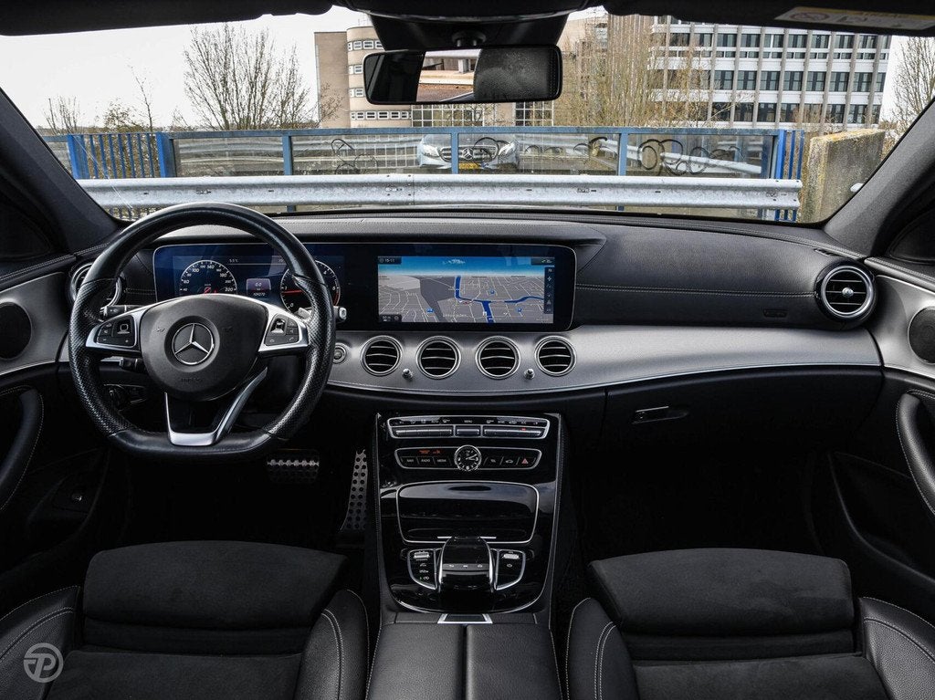 Mercedes-Benz E-klasse 220 d AMG Line Widescreen Sfeerverlic, Automaat, Achterwielaandrijving, Gebruikt, 4 cilinders