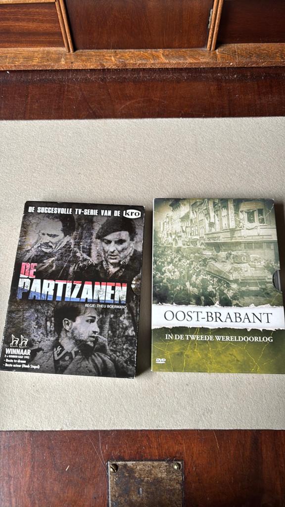 De partizanen & Oost- Brabant in de 2 de wereldoorlog, Alle leeftijden, Ophalen of Verzenden, Zo goed als nieuw, Oorlog of Misdaad