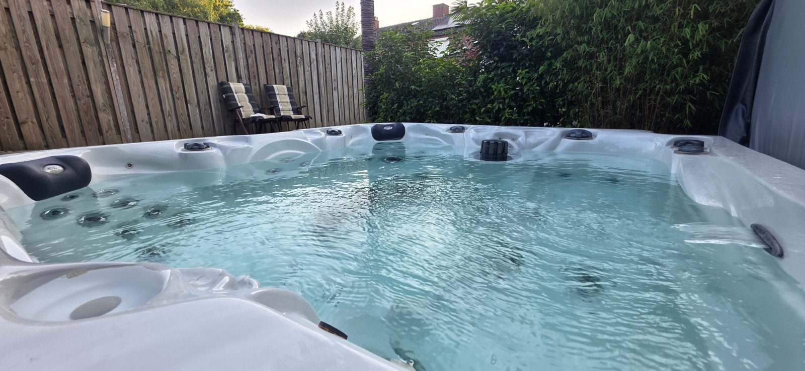Luxe Spa Passion "Pleasure" met Bluetooth Speakers, Tuin en Terras, Bubbelbaden en Hottubs, Ophalen, Zo goed als nieuw, Vast
