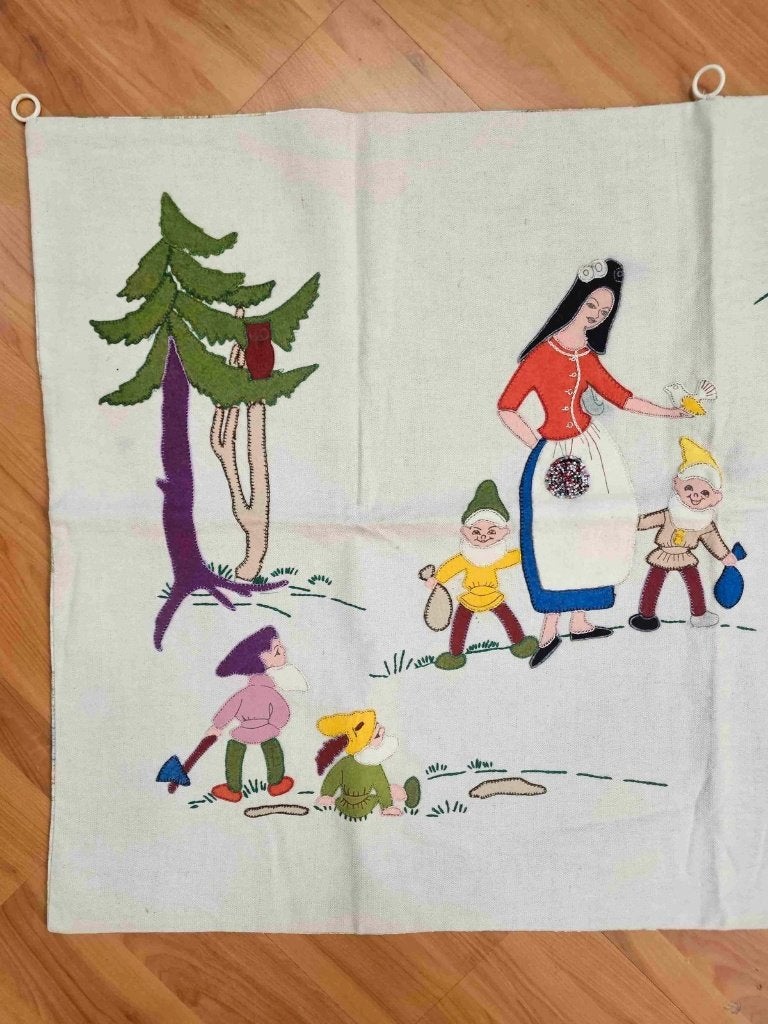 Wandtapijt jaren 60 sprookje sneeuwwitje en dwergen 103/64, Antiek en Kunst, Ophalen of Verzenden