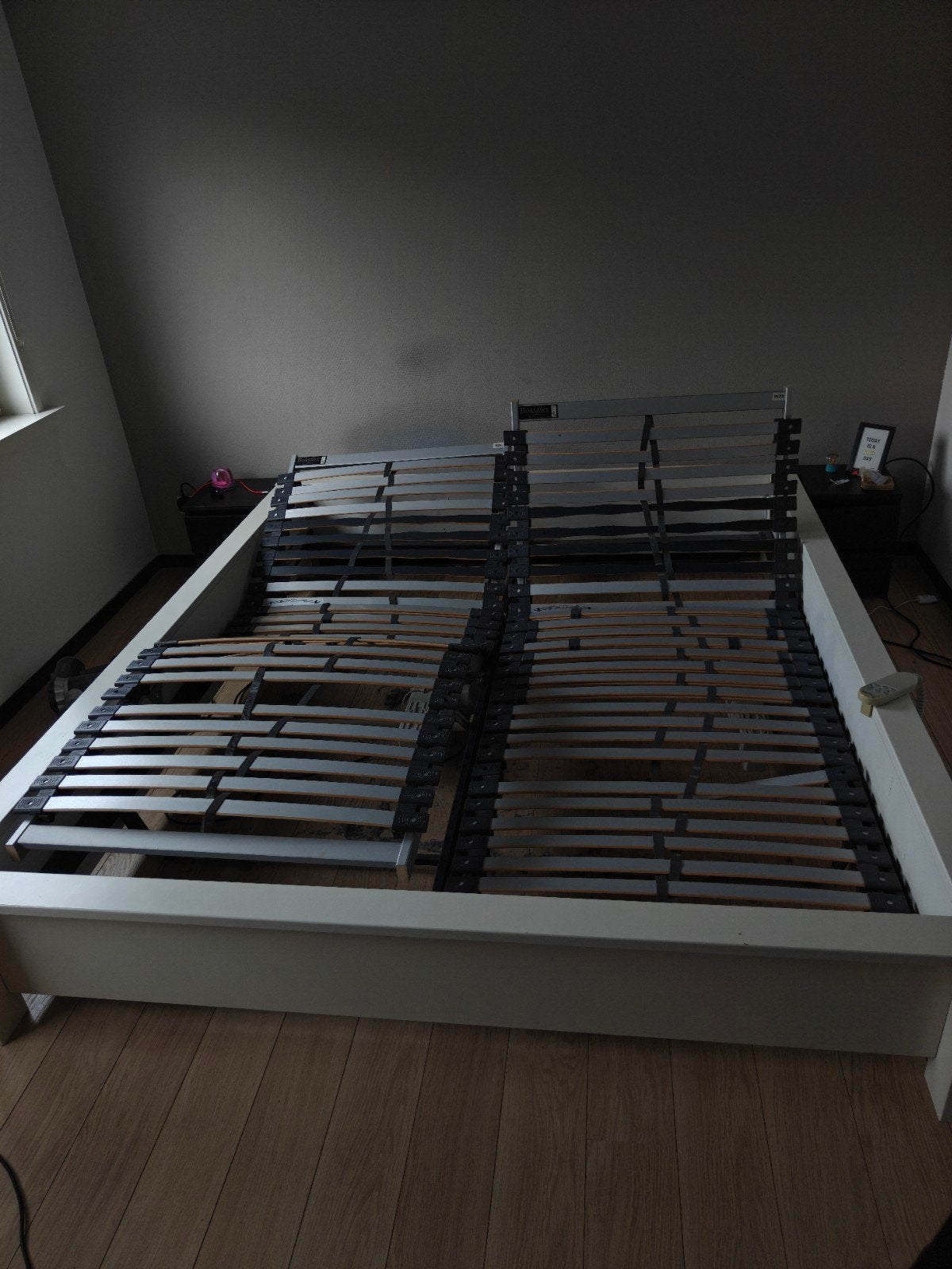 Wit bed 180x210 cm incl. 2x elektrisch verstelbare lattenbod, Ophalen, Tweepersoons, 180 cm, Hout