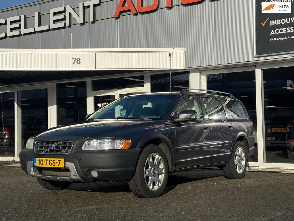 Volvo XC70 2.4 D5 Kinetic, Auto's, Volvo, Automaat, 1694 kg, Beige, 197 €/maand