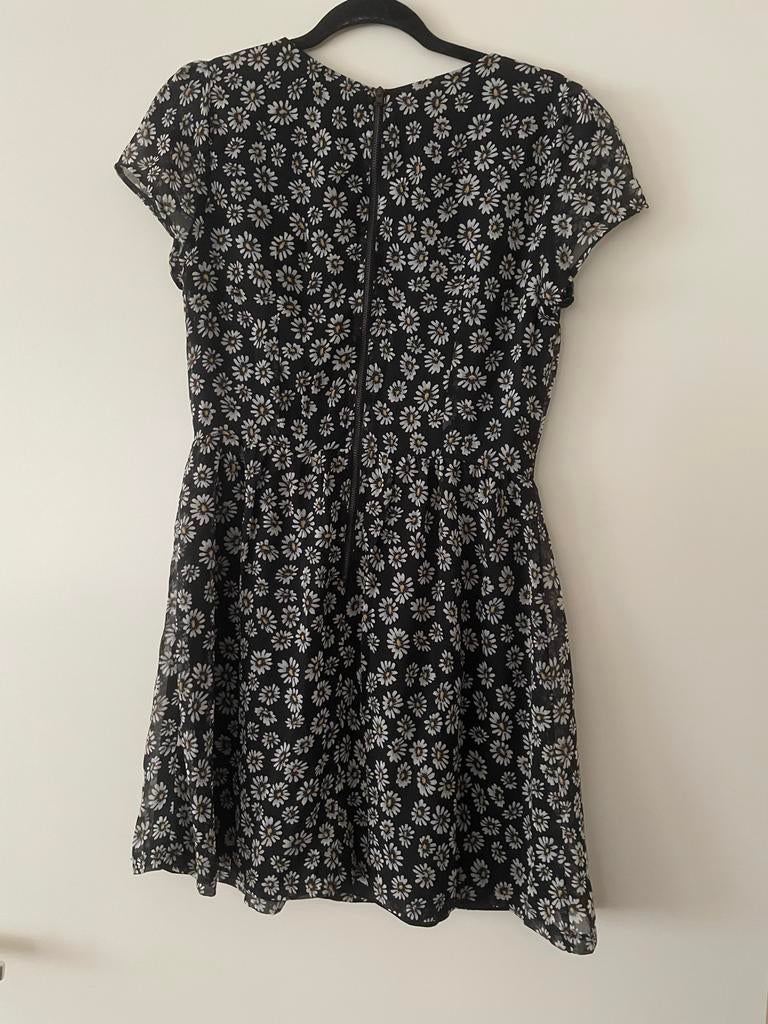 Zwarte jurk met madeliefjes van Pimkie maat S - Nieuw, Kleding | Dames, Jurken, Nieuw, Maat 36 (S), Zwart, Boven de knie, Ophalen of Verzenden