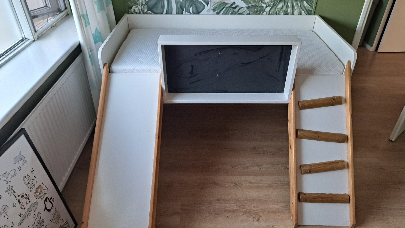 Hoogslaper met glijbaan en trap - inclusief matras, 150 cm, Kinderen en Baby's, 85 tot 100 cm, Gebruikt, Hoogslaper of Stapelbed
