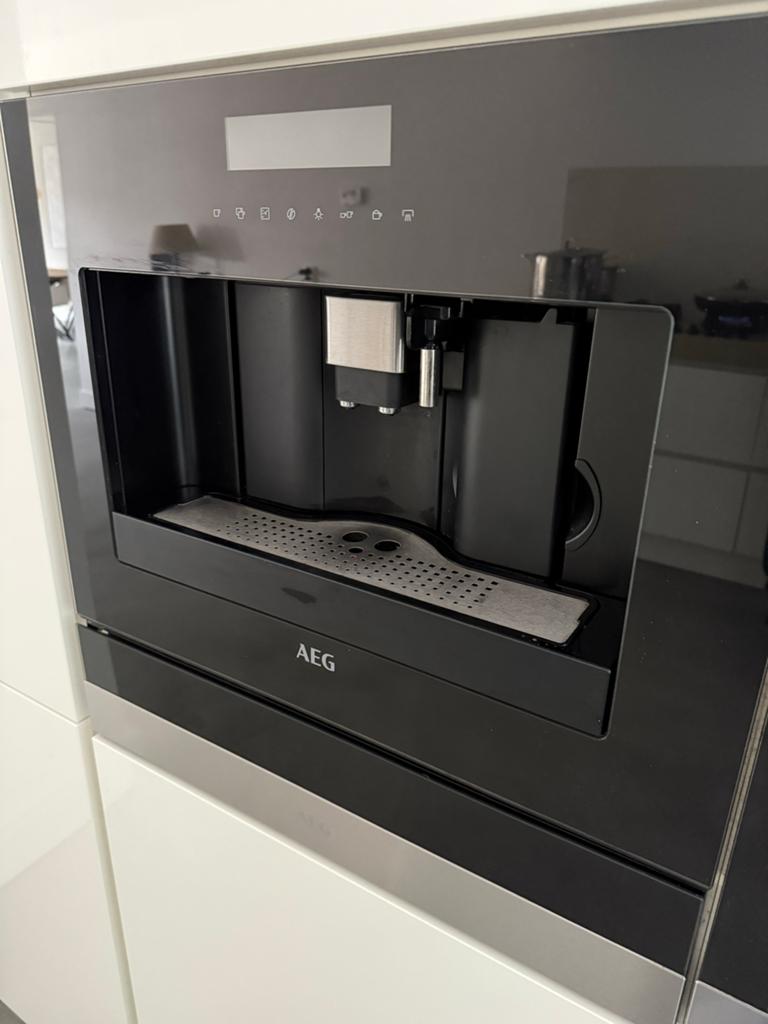 AEG Inbouw Koffiemachine KKE884500B, Afneembaar waterreservoir, 10 kopjes of meer, Koffiemachine, Gemalen koffie