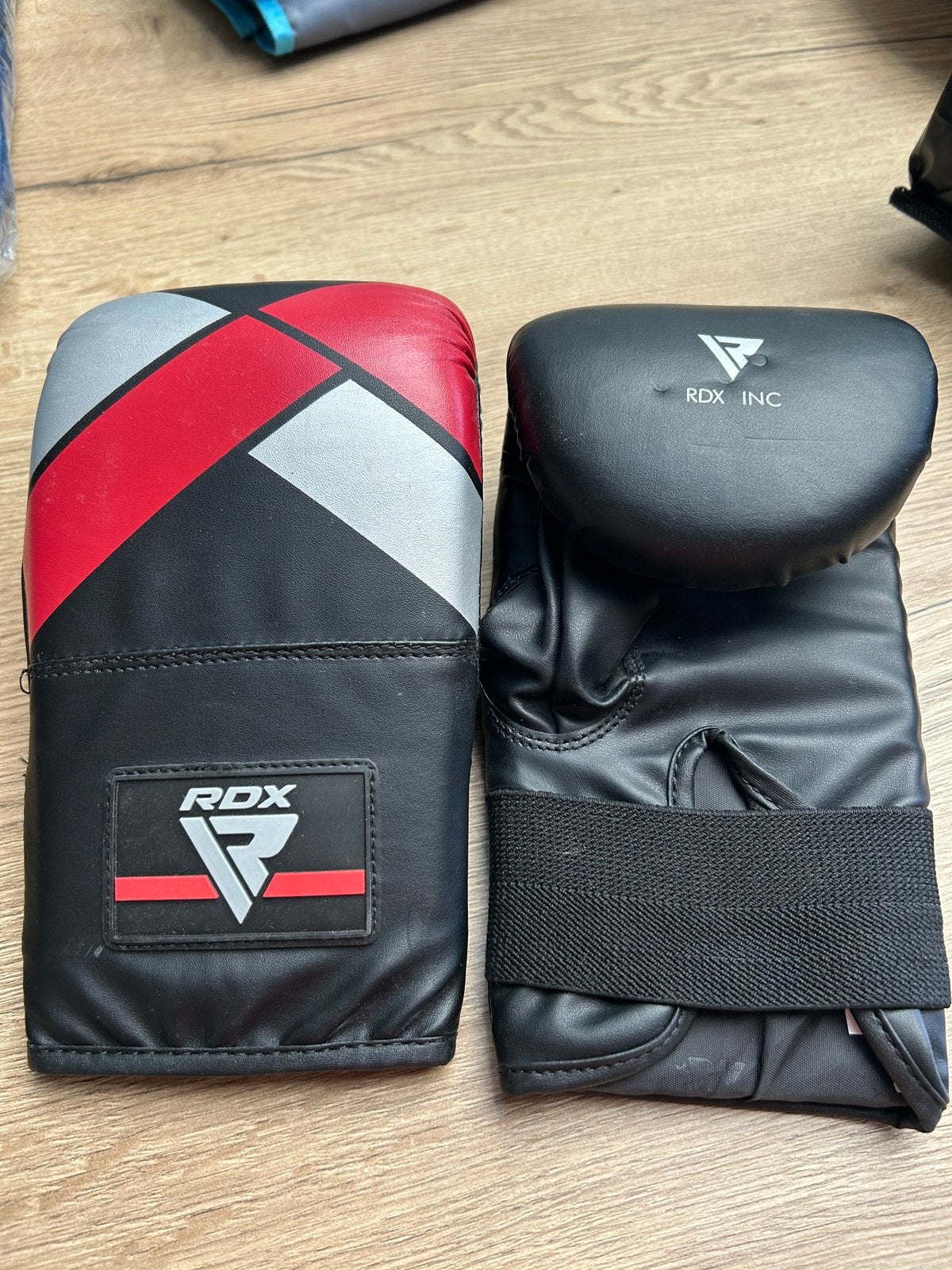 Bokshandschoen breedte 12 cm, Sport en Fitness, Boksen, Ophalen of Verzenden, Zo goed als nieuw, Bokshandschoenen