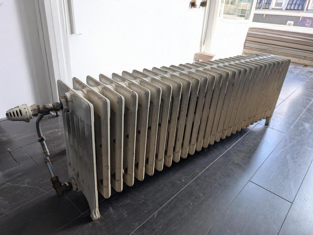 Klassieke Gietijzeren radiator – bekend van Eraserhead, Ophalen, 30 tot 80 cm, Gebruikt, Radiator