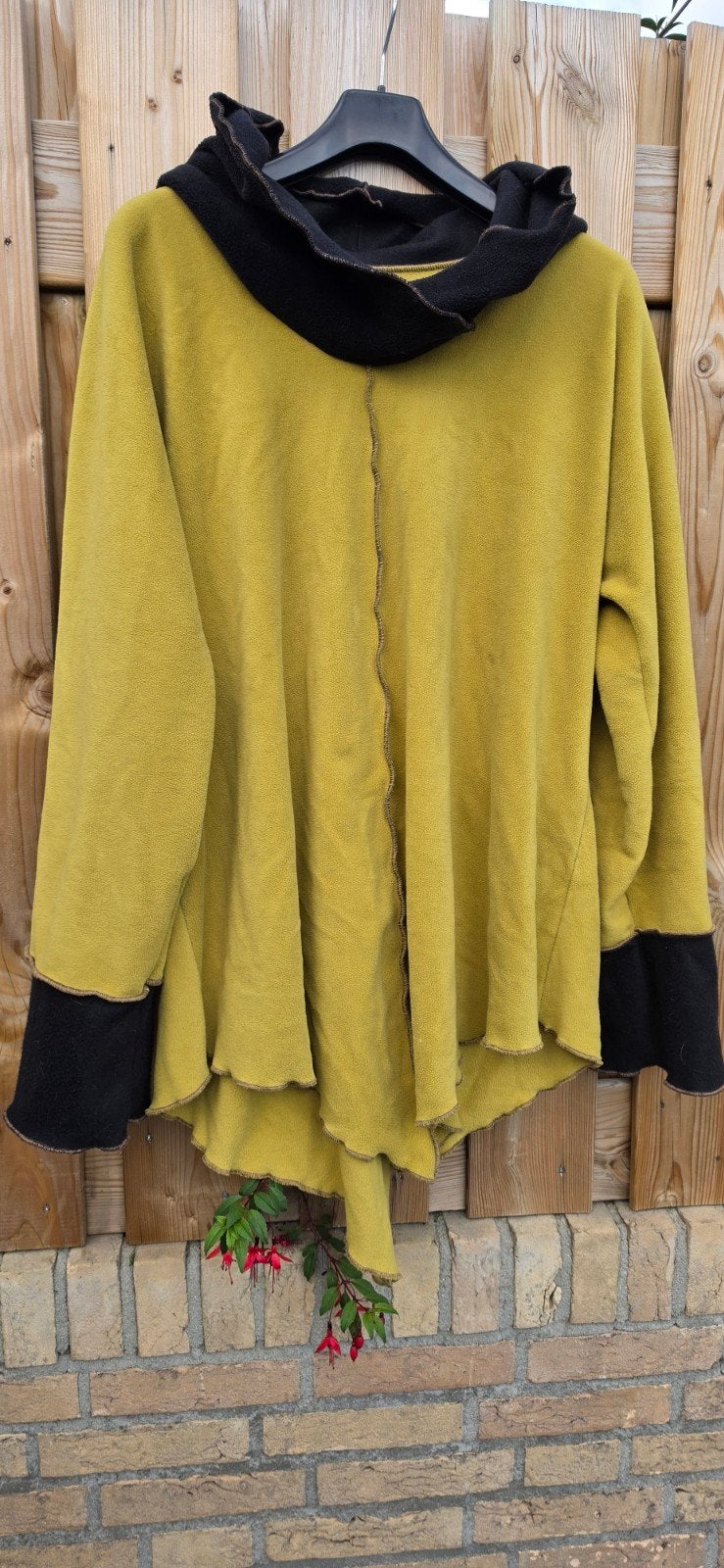 Unieke fleece trui/hoodie met opvallende naden en capuchon, Maat 38/40 (M), Acmerit, Meerkleurig, Ophalen of Verzenden