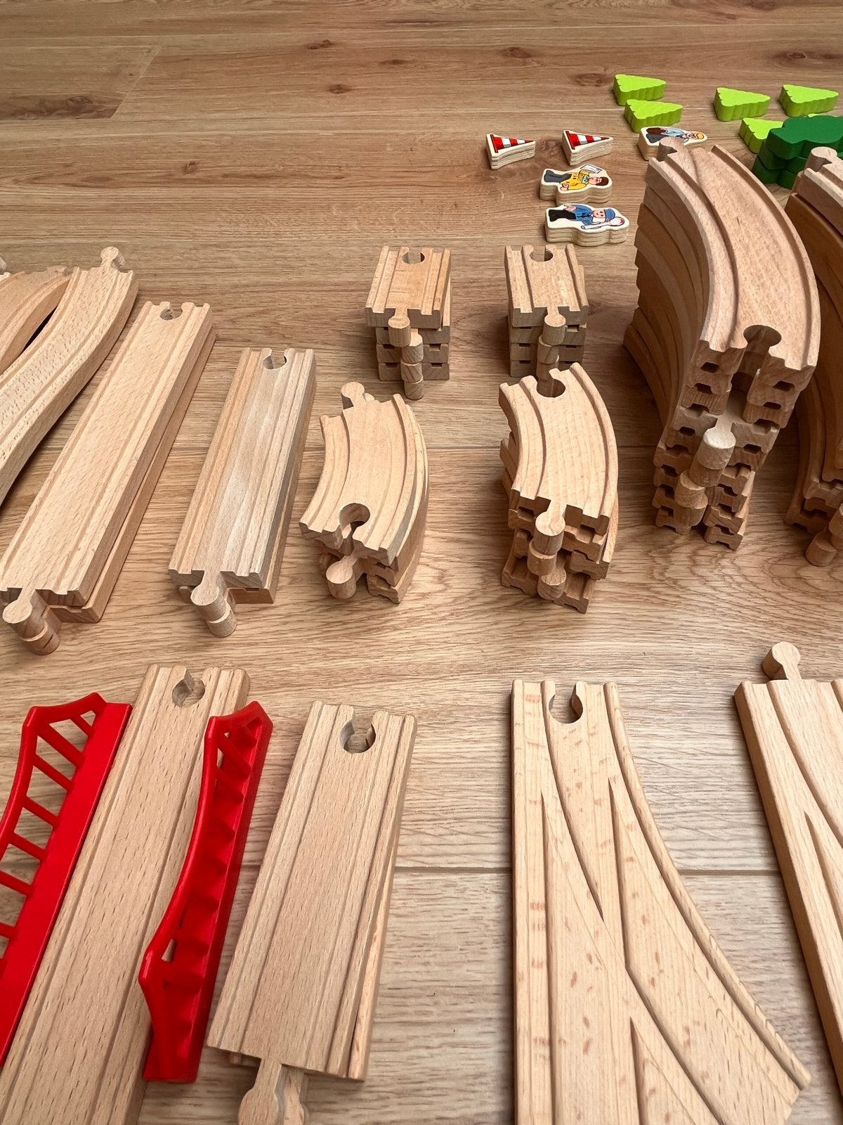 Grote houten treinbaan set met accessoires, Ophalen, Gebruikt, Jongen of Meisje