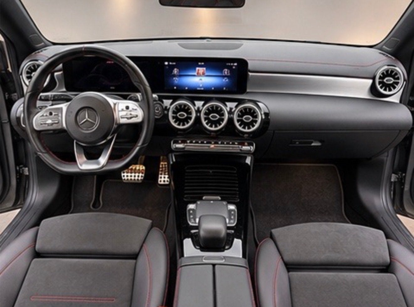 Mercedes-Benz CLA 180 136pk 7G-DCT 2021 Grijs, CLA, 4 cilinders, Particulier, Sedan