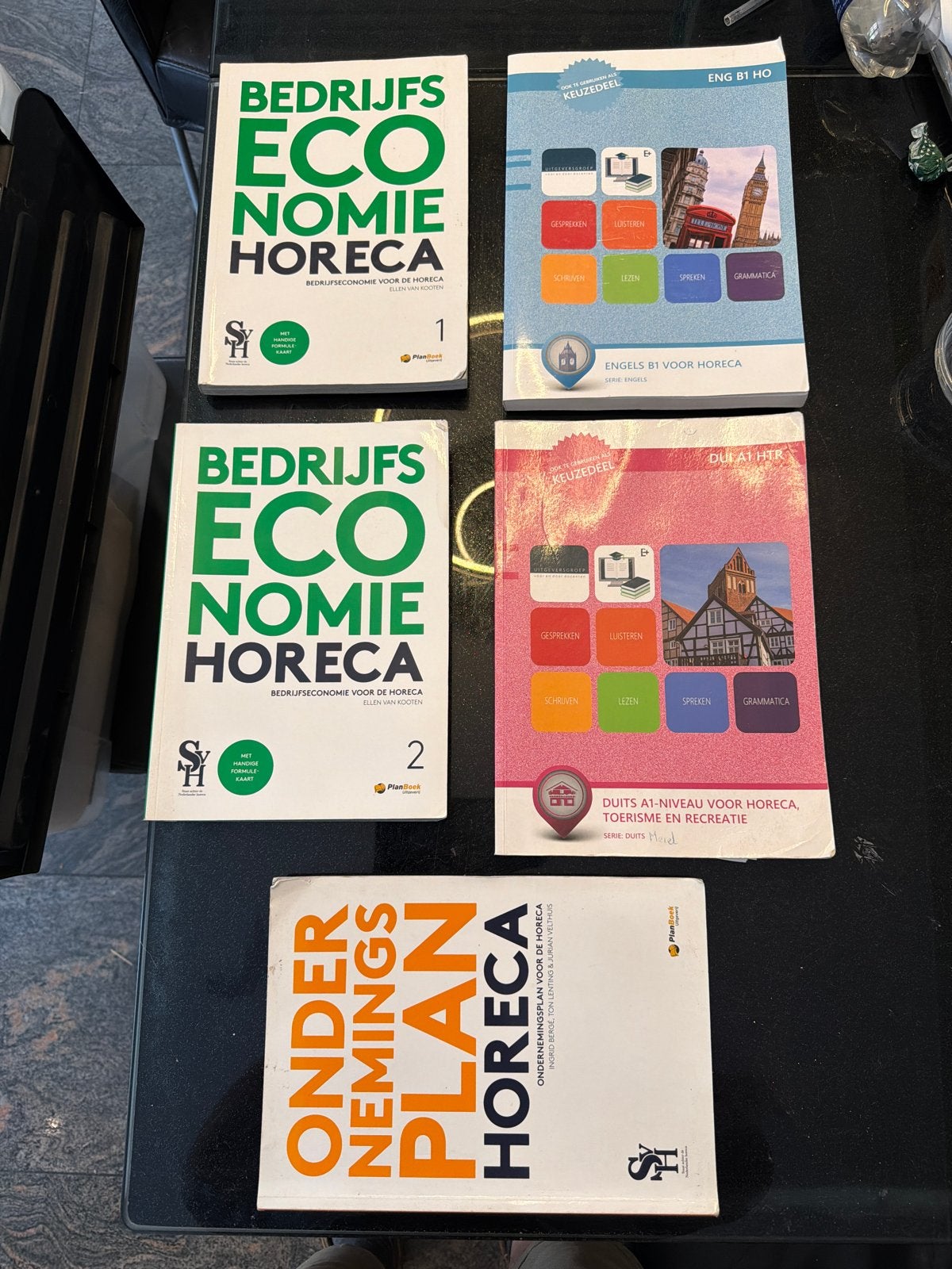 Horeca studieboeken: Bedrijfseconomie, Engels, Duits, Ondern, Boeken, Ophalen of Verzenden, Gelezen, VMBO, Bedrijfseconomie of M&O