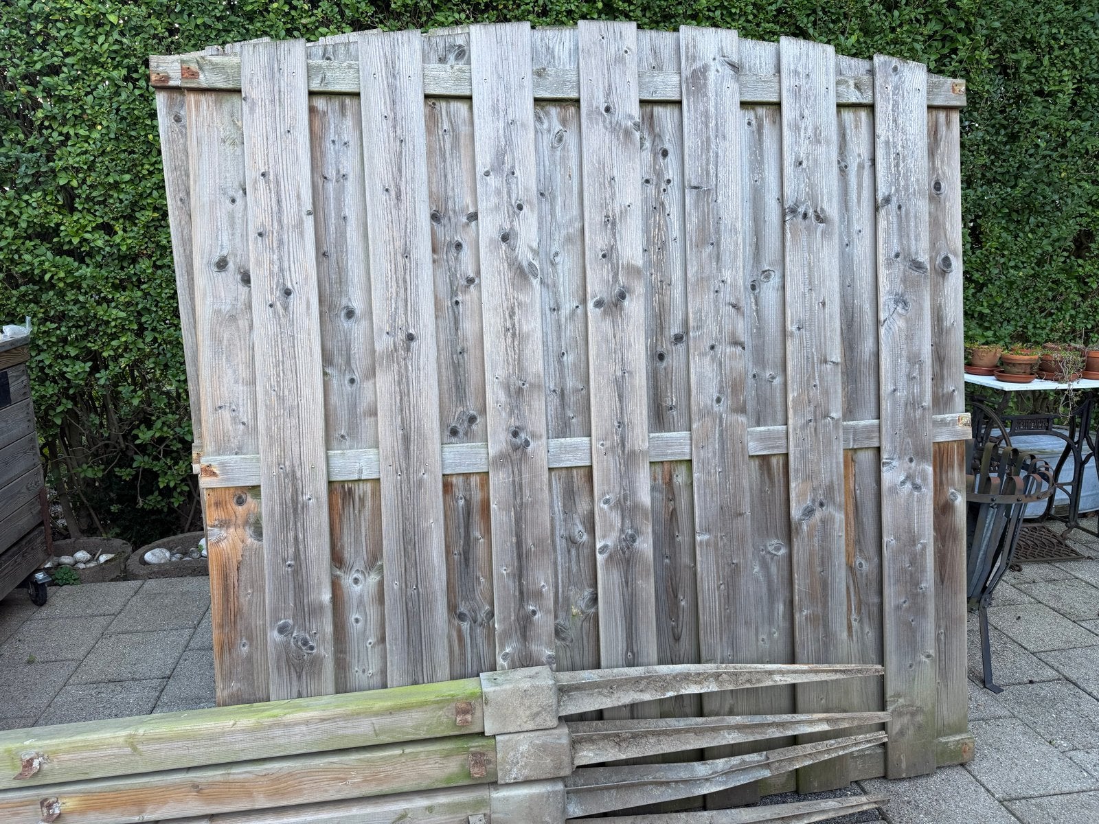 Houten schuttingdelen en palen, Tuin en Terras, Ophalen, Gebruikt, Hout, 150 tot 200 cm