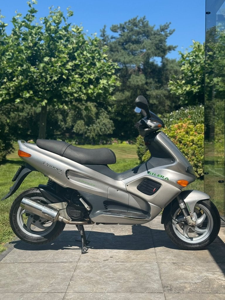 ⭐️Gilera runner zilvergrijs nette staat Brom 50cc 2 takt ⭐️, Fietsen en Brommers, Niet ingevuld, Niet ingevuld, Niet ingevuld