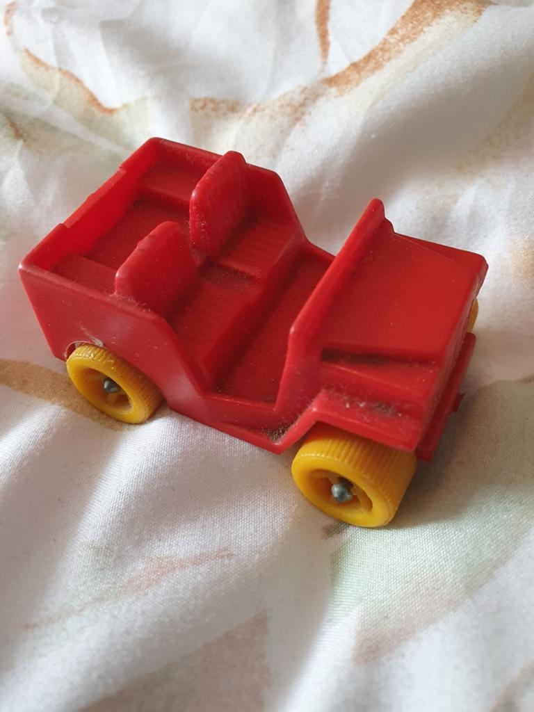 Vintage rood speelgoedjeepje met gele wielen, Ophalen of Verzenden, Gebruikt