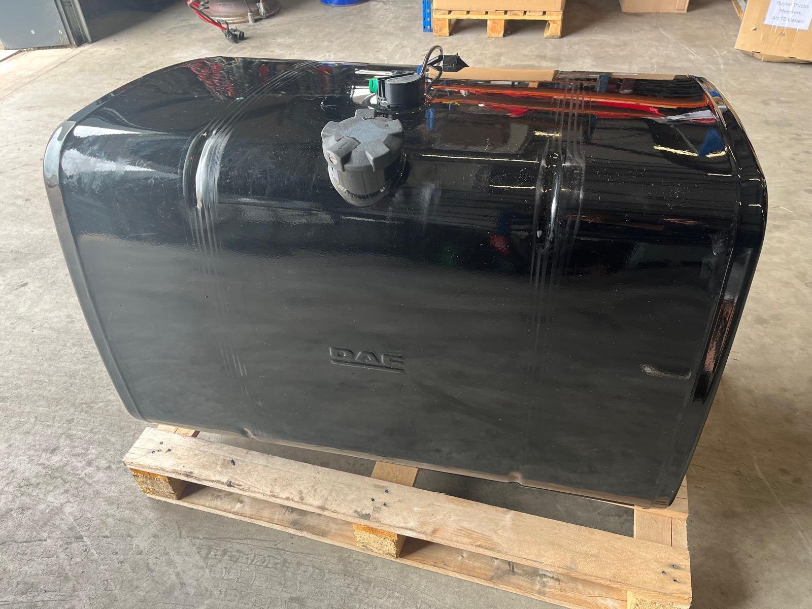 DAF XG Brandstoftank Diesel 492L 1949909 incl. steunen, Auto-onderdelen, Vrachtwagen-onderdelen, Gebruikt, DAF, Brandstofsystemen