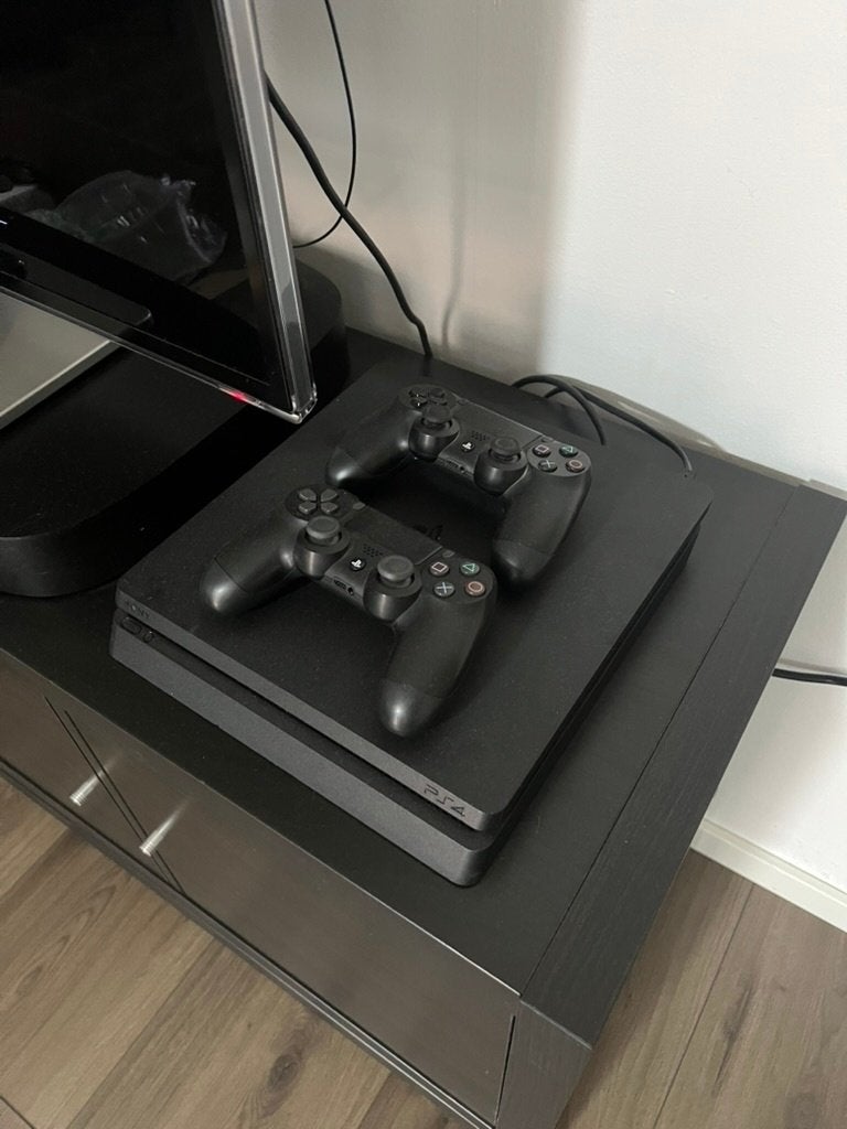 PS4 PlayStation 4 1TB met 2 controllers, Met 2 controllers, Ophalen of Verzenden, Zo goed als nieuw, 1 TB
