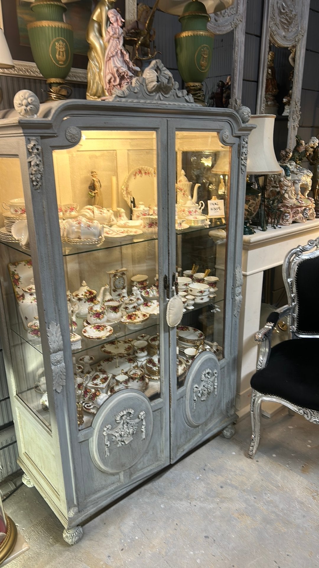 Zeer mooie antieke vitrine kast, Ophalen, Gebruikt