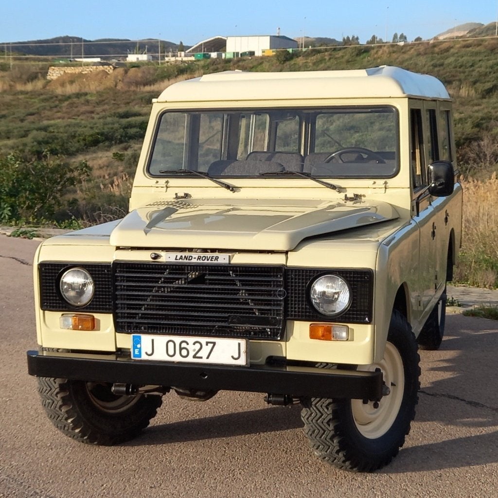 Land Rover 109, 4 deurs, oldtimer, in (bijna) nieuwstaat !, Auto's, Oldtimers, Land Rover, Zwart, Beige, Leder