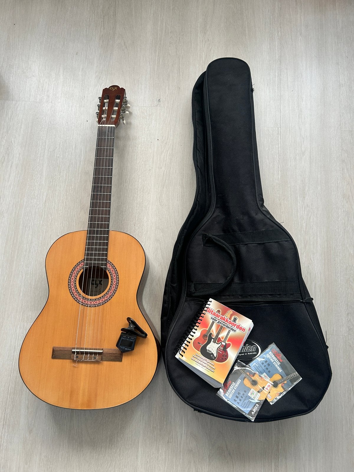 Klassieke Gitaar met Hoes, Stemapparaat en Boek, Ophalen, Gebruikt, Klassieke of Spaanse gitaar, Met koffer