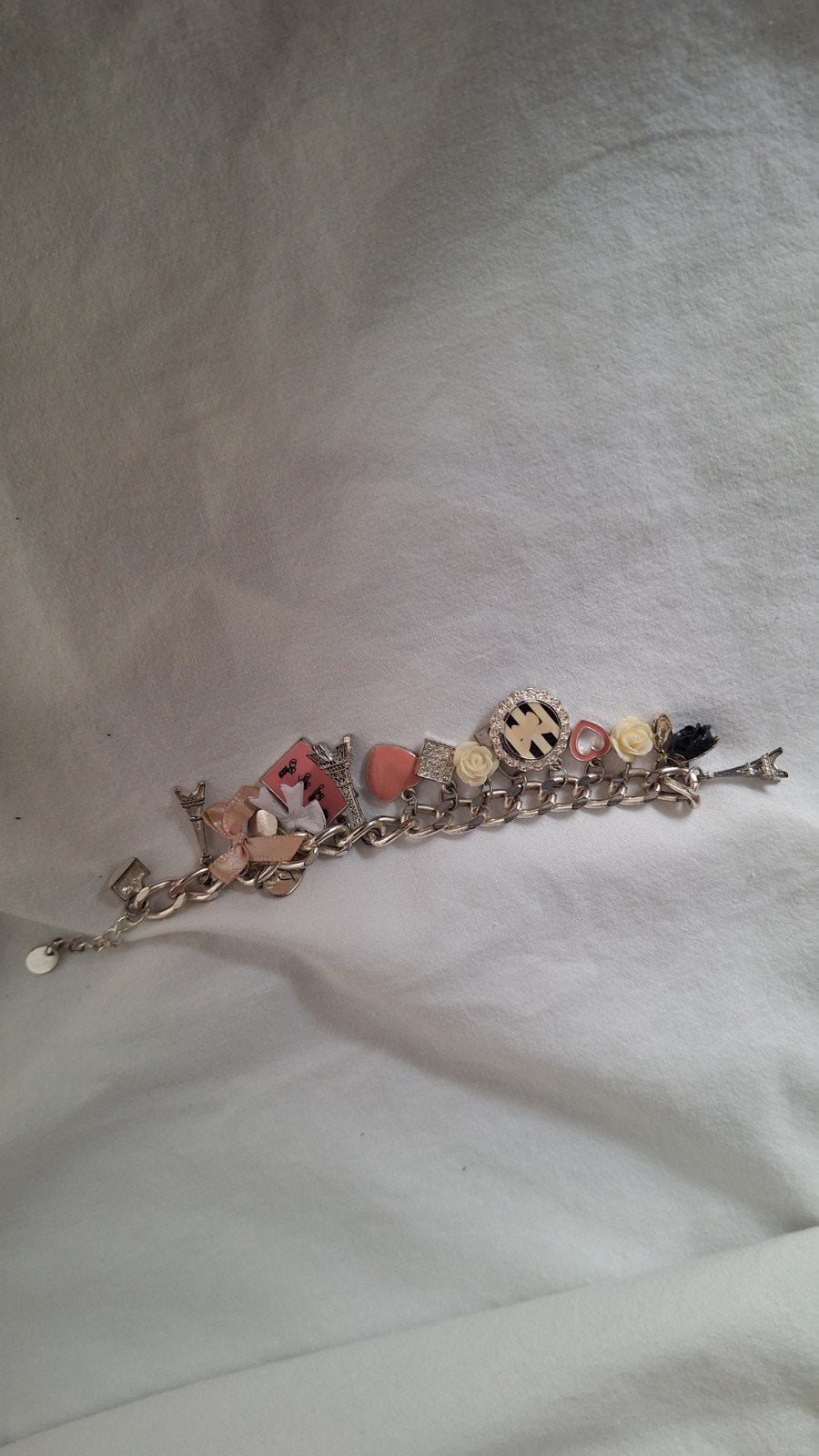 Zilverkleurige bedelarmband met diverse bedels, Overige materialen, Gebruikt, Ophalen of Verzenden, Met bedels of kralen