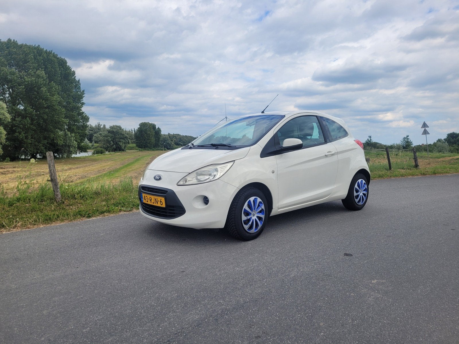Ford Ka 1.2 69pk 2011 Wit km 114965, Voorwielaandrijving, Stof, Elektrische ramen, 1242 cc