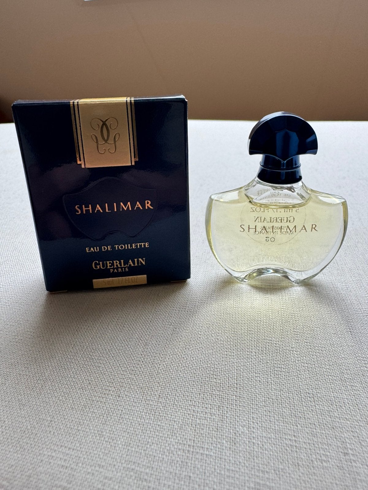 GUERLAIN MINIATUURTJE  SHALIMAR MET DOOSJE NIEUW, Ophalen of Verzenden, Zo goed als nieuw, Miniatuur