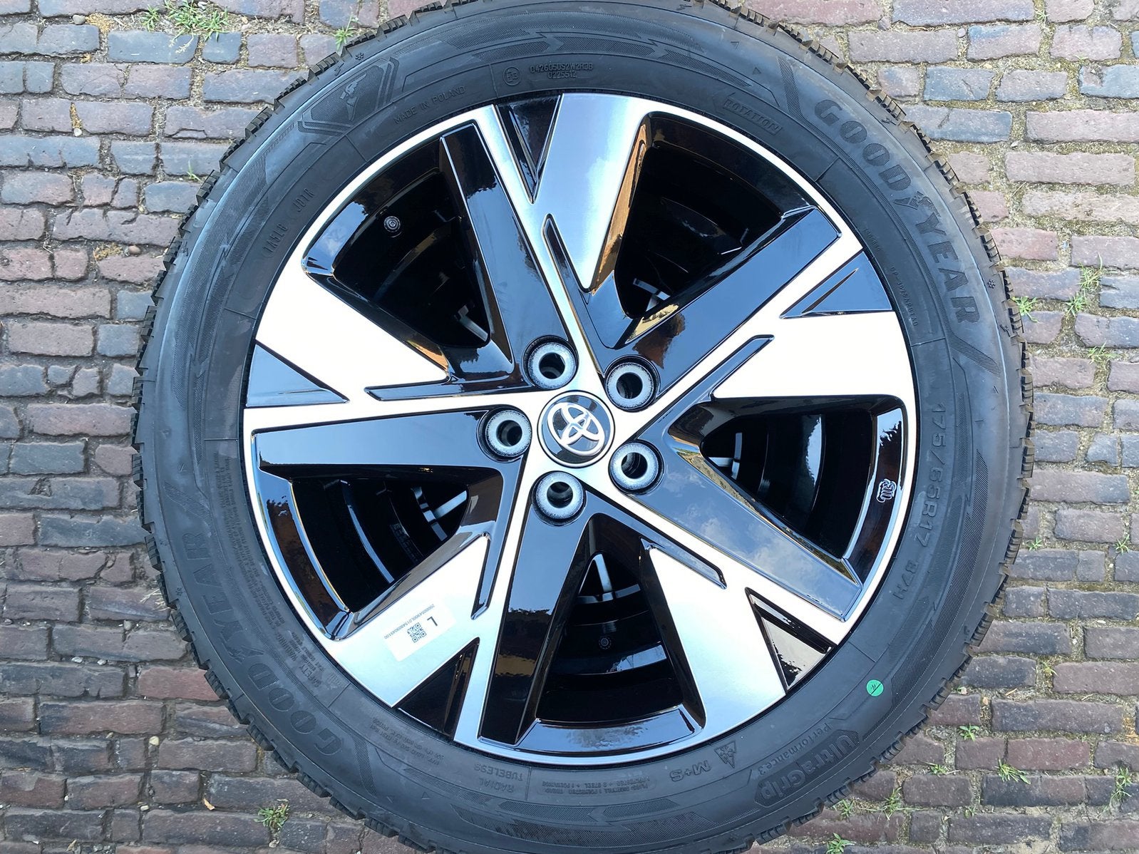 NIEUWE Toyota Aygo X Hybrid velgen winterbanden €600 korting, Auto-onderdelen, Banden en Velgen, Banden en Velgen, Nieuw, 17 inch