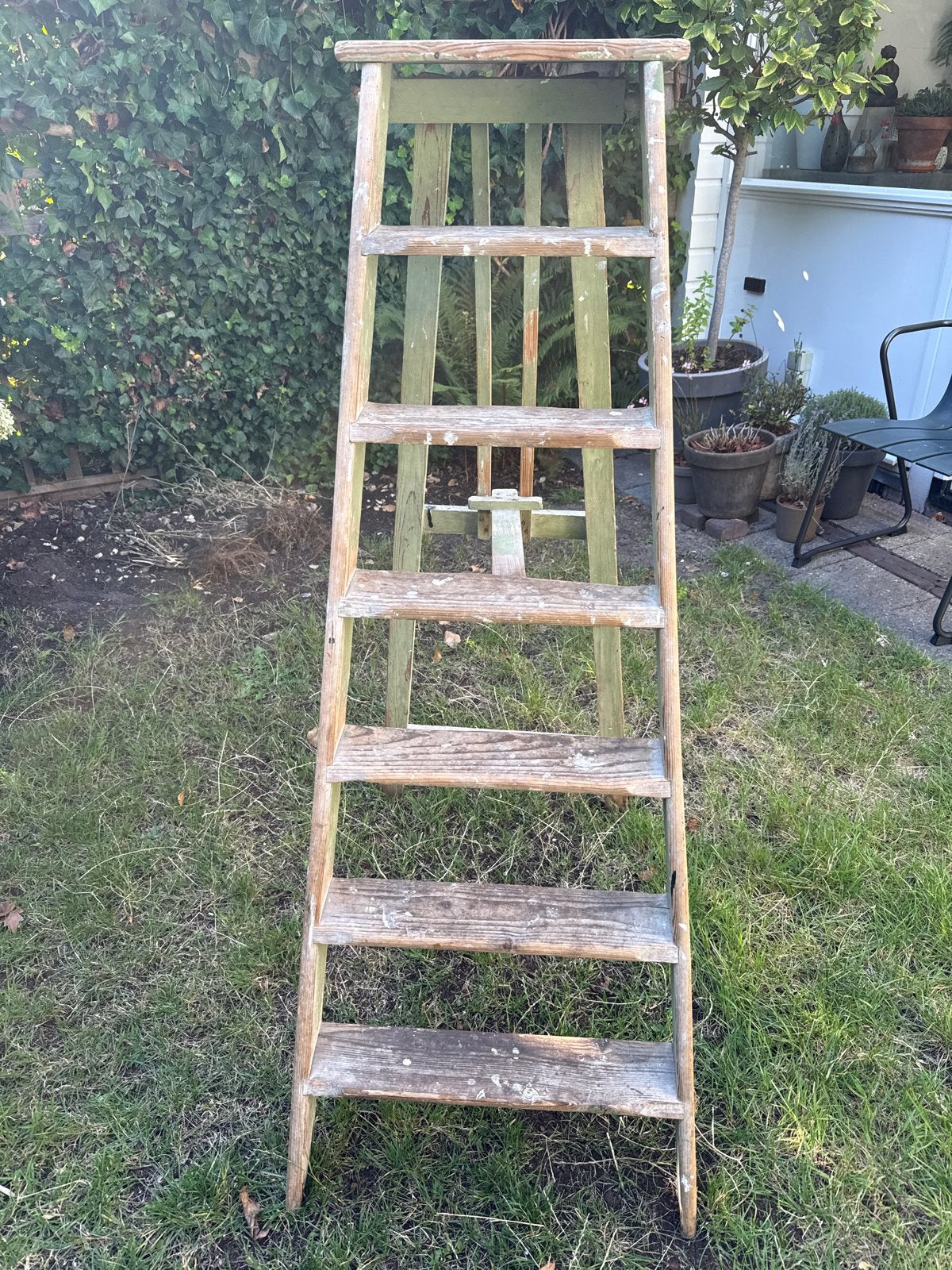 Oude houten schildersladder/trap - decoratief, Doe-het-zelf en Verbouw, Ladders en Trappen, Ophalen, Gebruikt, Trap, Minder dan 2 meter