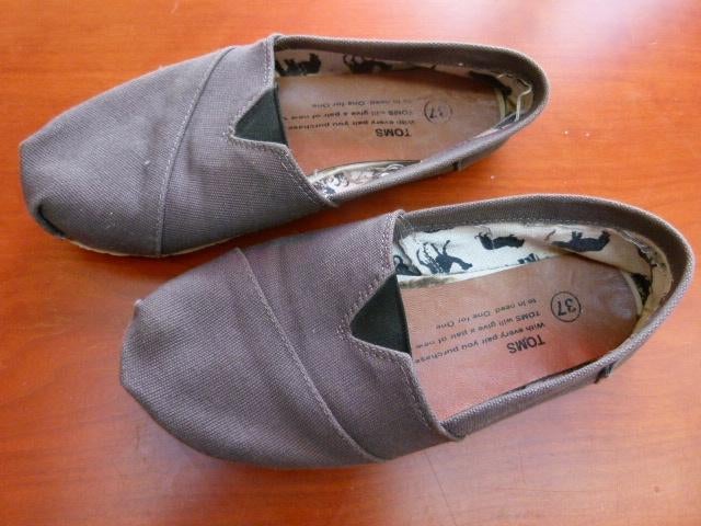 TOMS mt 37 grijs schoenen, instappers, Kleding | Dames, Schoenen, Instappers, Ophalen of Verzenden, Toms, Grijs
