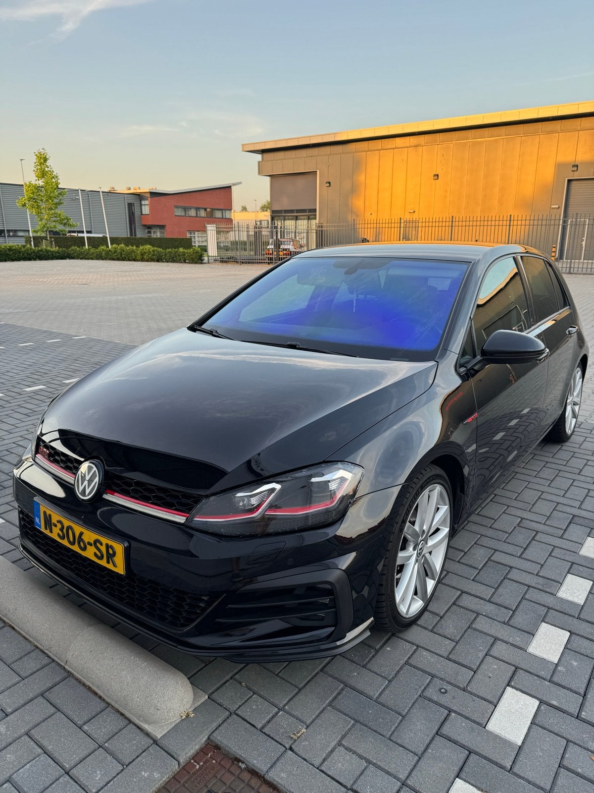 Volkswagen Golf 7 GTI look 1.4 TSI 92KW 2015 Zwart, Auto's, Voorwielaandrijving, 125 pk, 4 cilinders, 620 kg