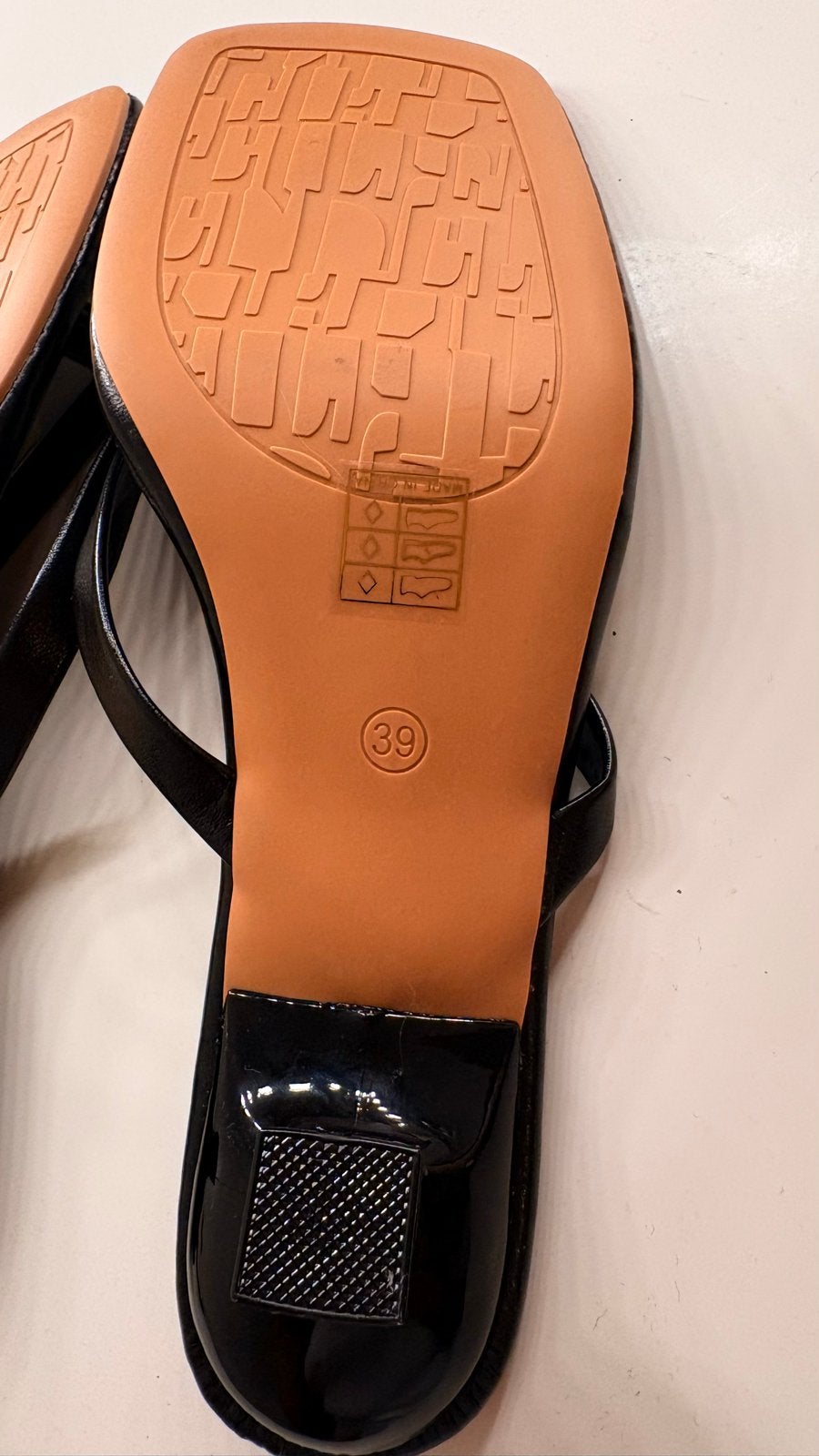 Zwarte slippers met hak - Maat 39, Ophalen of Verzenden, Zo goed als nieuw, Zwart, Slippers