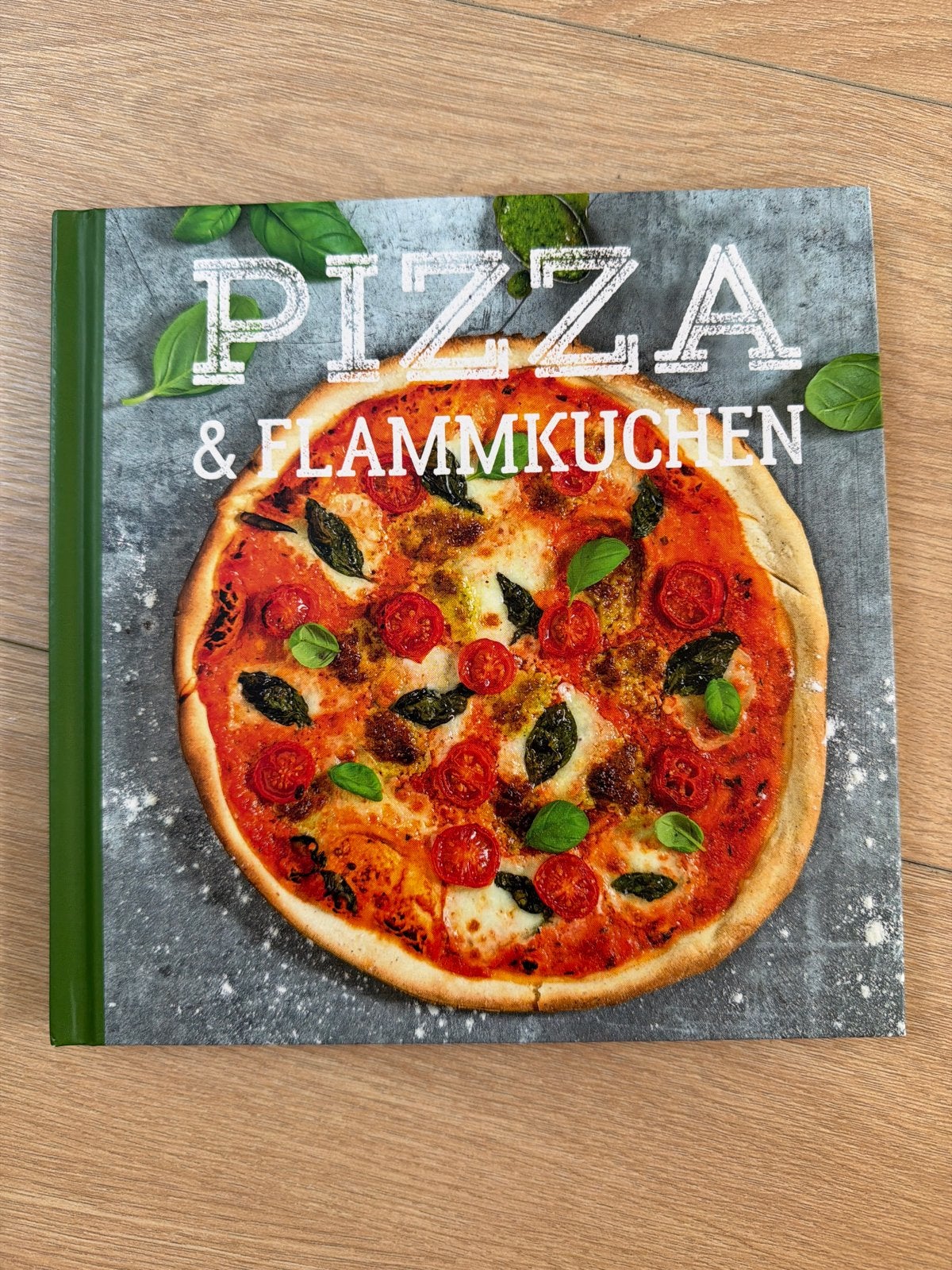 Pizza & Flammkuchen Kookboek - Nieuwstaat, Ophalen of Verzenden, Zo goed als nieuw, Europa, Hoofdgerechten