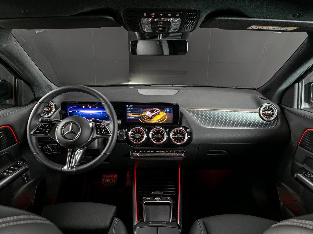 Mercedes-Benz EQA 250+ Business Solution 71 kWh Panorama dak, Auto's, Mercedes-Benz, Gebruikt, Zwart, 445 min, Leder en Stof