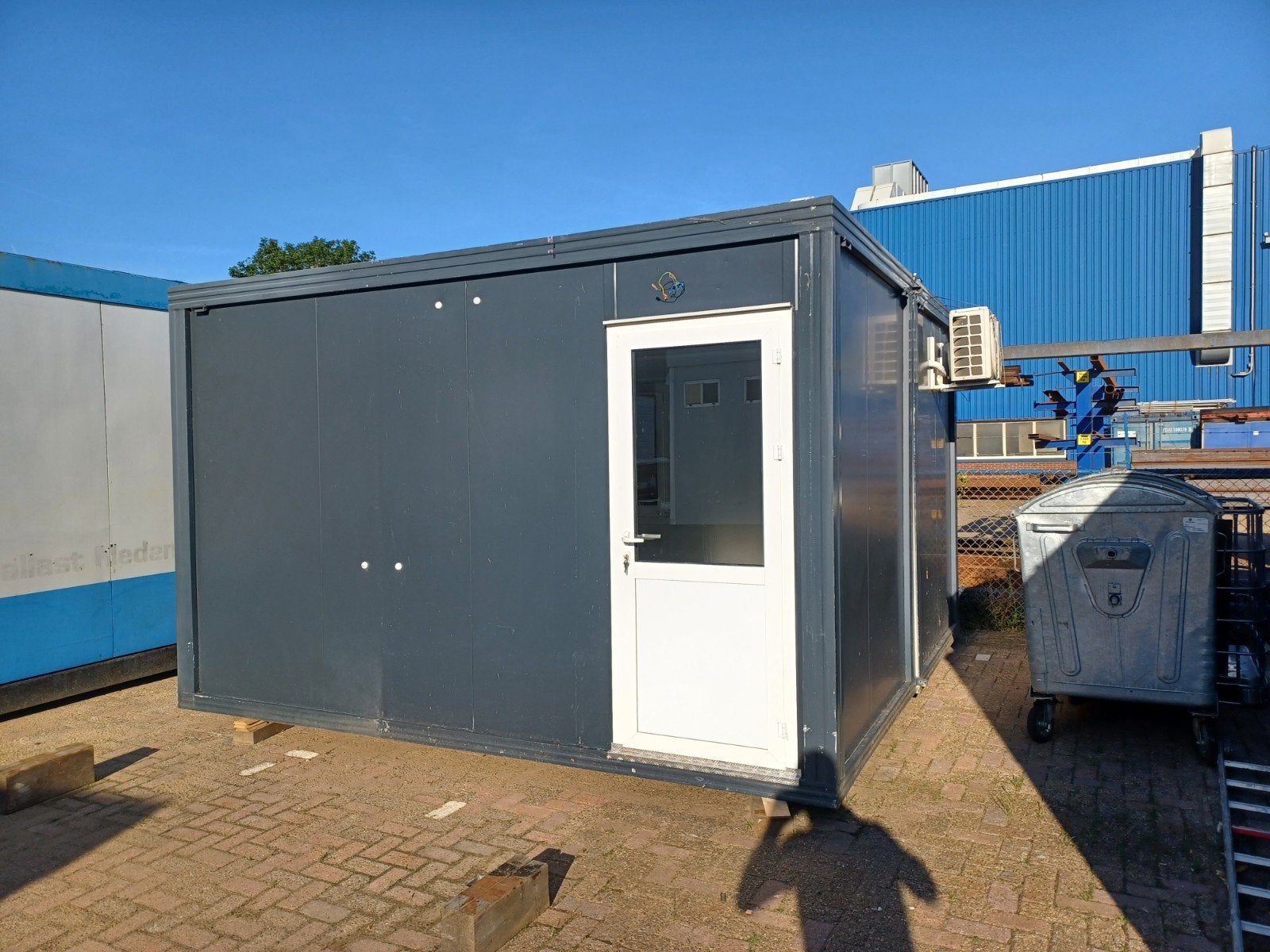 Kleine woonunit 4 x 4 meter te huur inclusief airco, Ophalen