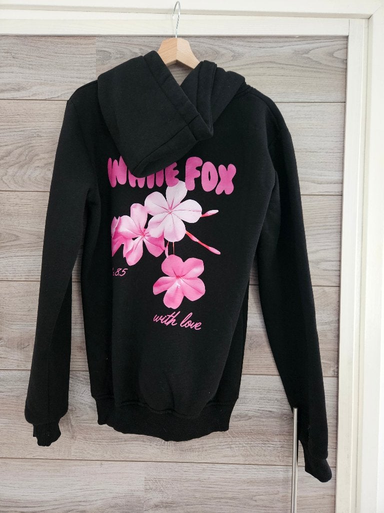 NIEUW zwarte hoodie met roze bloemen maat 38 (M), Kleding | Dames, Truien en Vesten, Ophalen of Verzenden, Nieuw, Maat 38/40 (M)