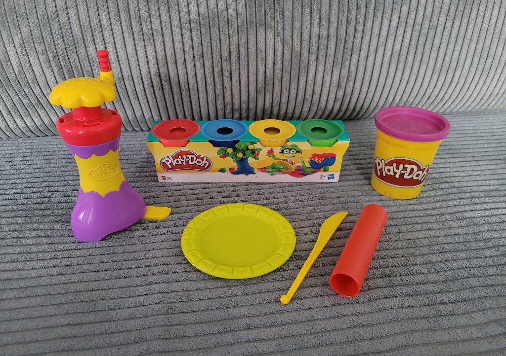 Play-Doh: snijmolen/pastamolen-deegroller-bordje-mes-klei, Ophalen of Verzenden, Zo goed als nieuw, Knutselen