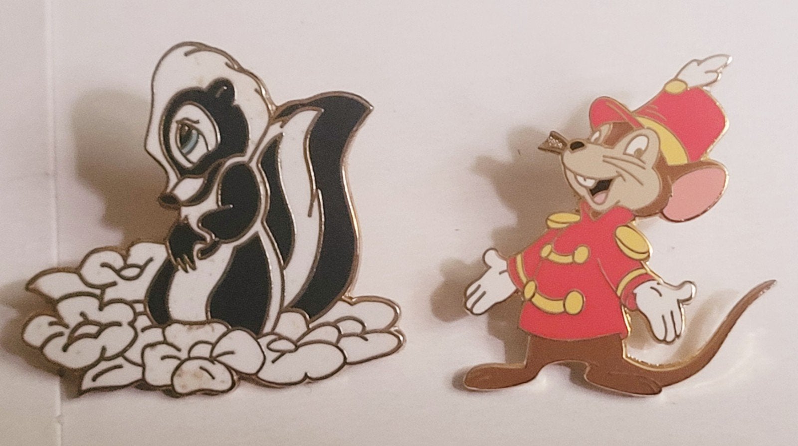 Originele Disney pins Bloem (Bambi) en Timothy (Dumbo), Verzenden, Bambi of Dumbo, Zo goed als nieuw, Overige typen