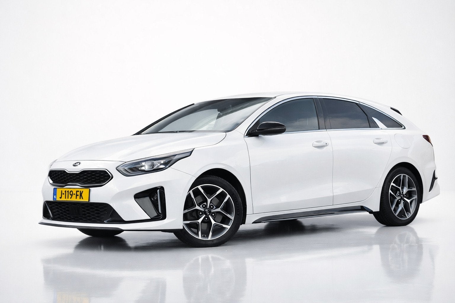 Kia ProCeed 1.4 T-GDI GT-Line | APPLE CARPLAY | ANDROID AUTO, Auto's, Dealer onderhouden, 4 cilinders, Wit, Origineel Nederlands