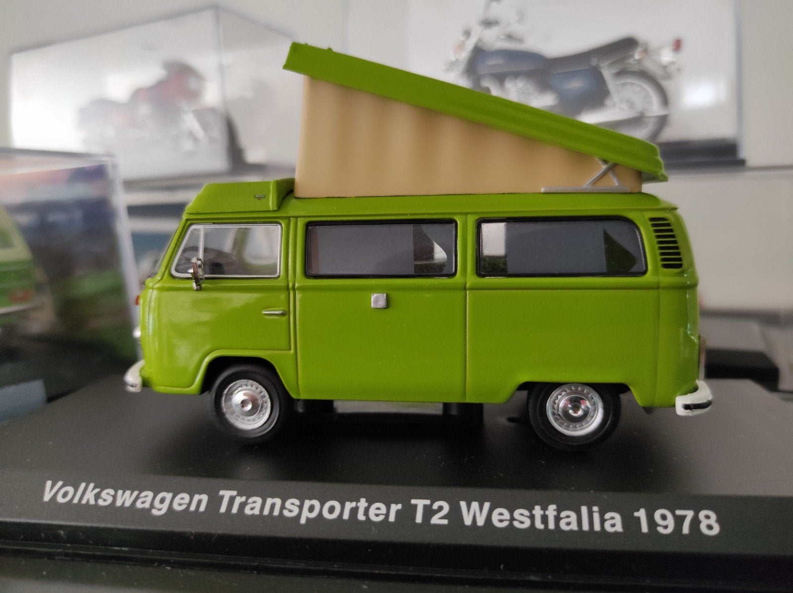 Volkswagen T2 Westfalia 1978 groen 1:43 in vitrinedoosje, Ophalen of Verzenden, Nieuw, Auto, Overige merken